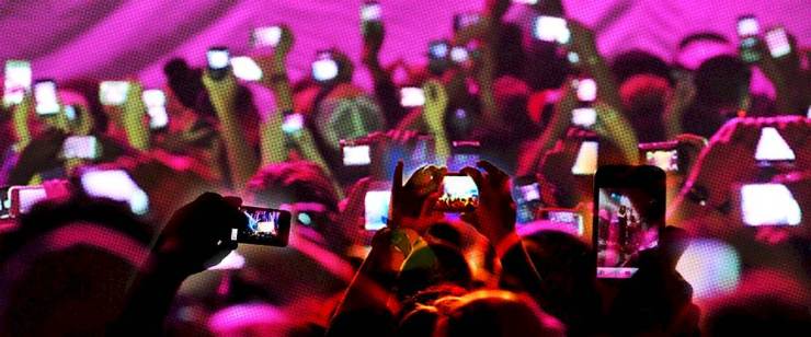 6357224527887991031547457319_cellphonesconcert.imgopt1000x70